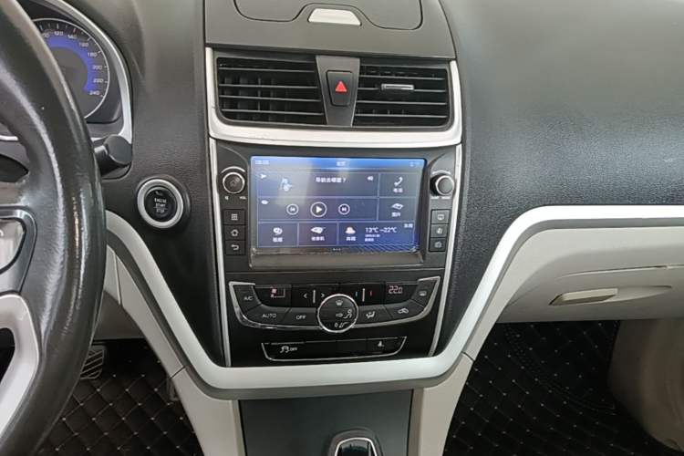 Used Geely Auto Emgrand 2016 Sedan 1.5L CVT Luxury Model Audio And AC Panel