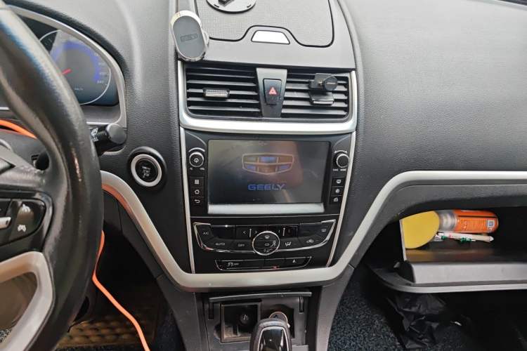 Used Geely Auto Emgrand 2016 Sedan 1.3T CVT Upward Edition Audio And AC Panel