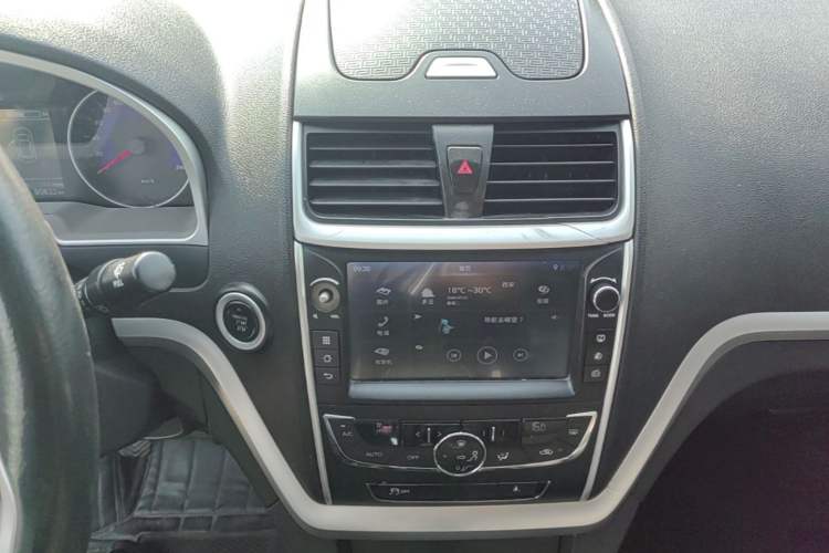Used Geely Auto Emgrand 2016 Sedan 1.5L Manual Upward Edition Audio And AC Panel
