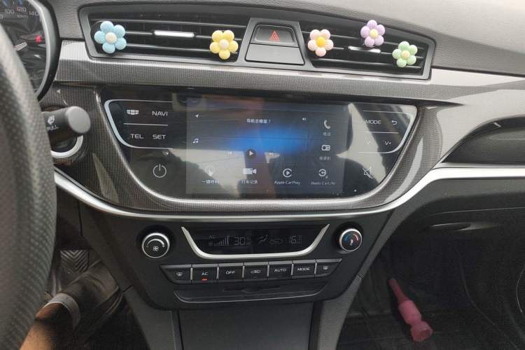 Used Geely Auto Emgrand 2016 Sedan 1.5L Manual Upward Edition Audio And AC Panel