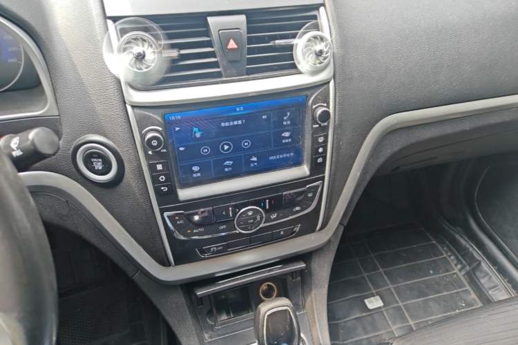 Used Geely Auto Emgrand 2016 Sedan 1.5L CVT Upward Version Audio And AC Panel