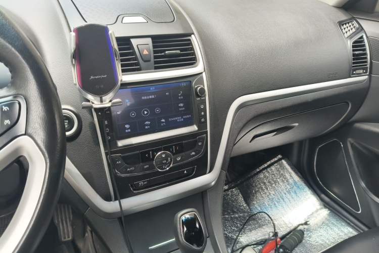 Used Geely Auto Emgrand 2016 Sedan 1.3T CVT Upward Edition Audio And AC Panel