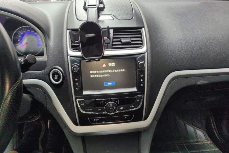 Used Geely Auto Emgrand 2016 Sedan 1.5L Manual Upward Edition Audio And AC Panel