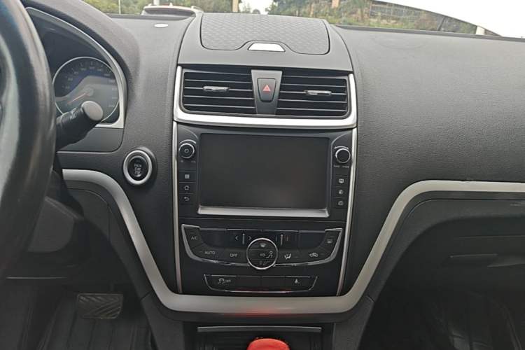 Used Geely Auto Emgrand 2016 Sedan 1.5L CVT Upward Version Audio And AC Panel