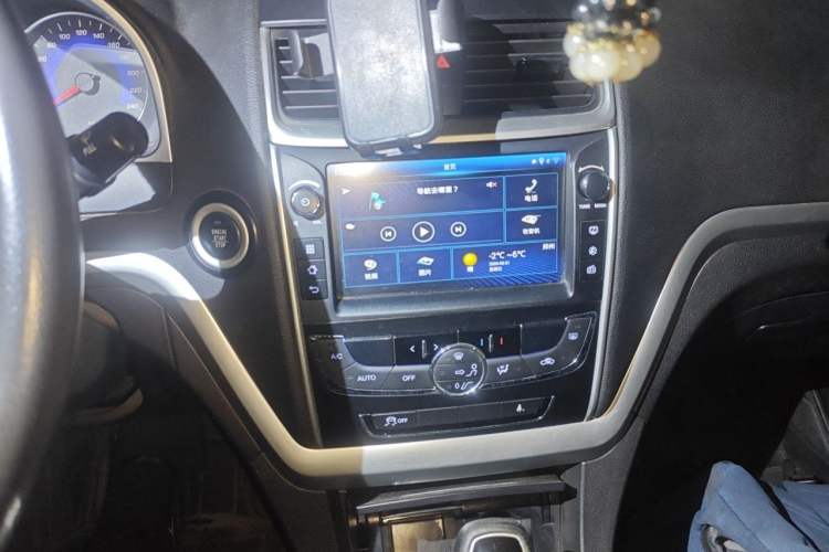 Used Geely Auto Emgrand 2016 Sedan 1.5L CVT Upward Version Audio And AC Panel