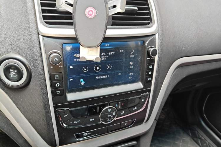 Used Geely Auto Emgrand 2016 Sedan 1.5L Manual Upward Edition Audio And AC Panel