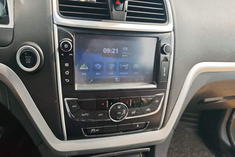 Used Geely Auto Emgrand 2016 Hatchback RS 1.5L CVT Upward Edition Audio And AC Panel