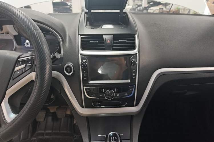 Used Geely Auto Emgrand 2016 Sedan 1.5L Manual Upward Edition Audio And AC Panel