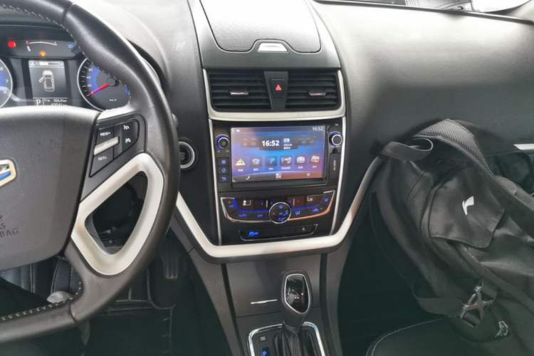 Used Geely Auto Emgrand 2016 Hatchback RS 1.5L CVT Upward Edition Audio And AC Panel