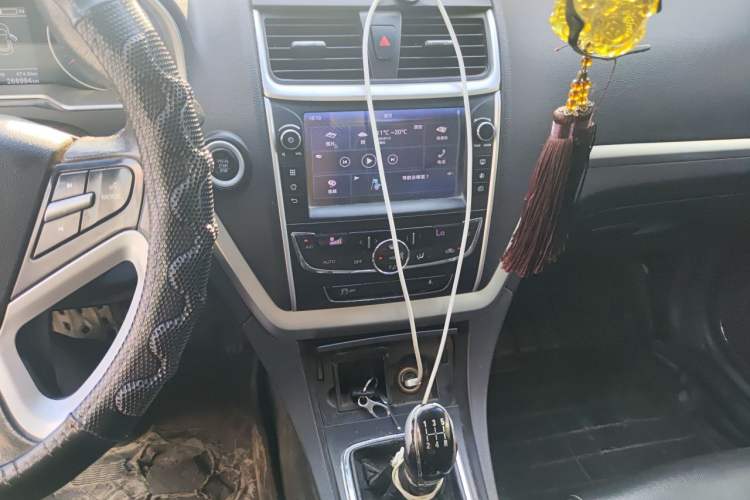 Used Geely Auto Emgrand 2016 Sedan 1.5L Manual Upward Edition Audio And AC Panel