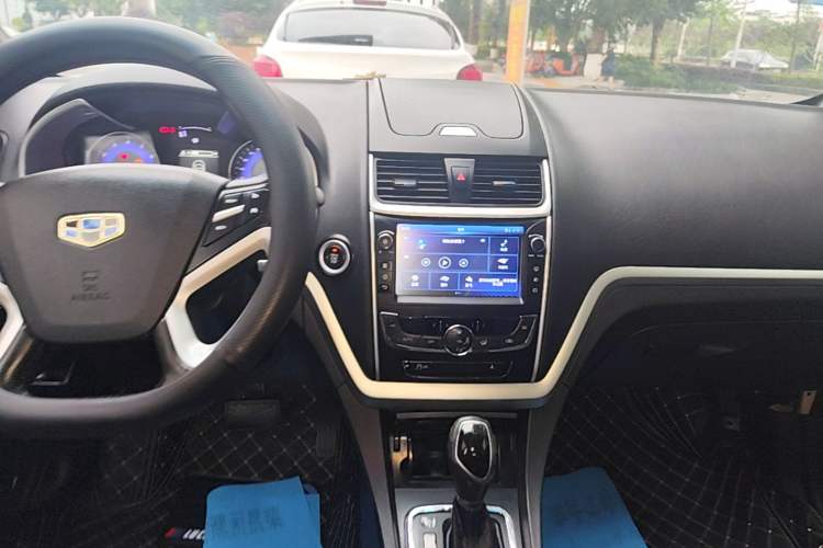 Used Geely Auto Emgrand 2016 Sedan 1.5L CVT Upward Version Audio And AC Panel