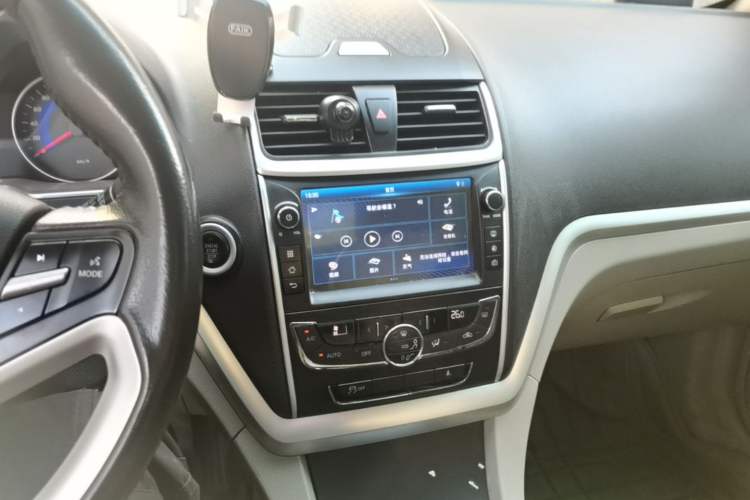 Used Geely Auto Emgrand 2016 Sedan 1.5L Manual Luxury Model Audio And AC Panel