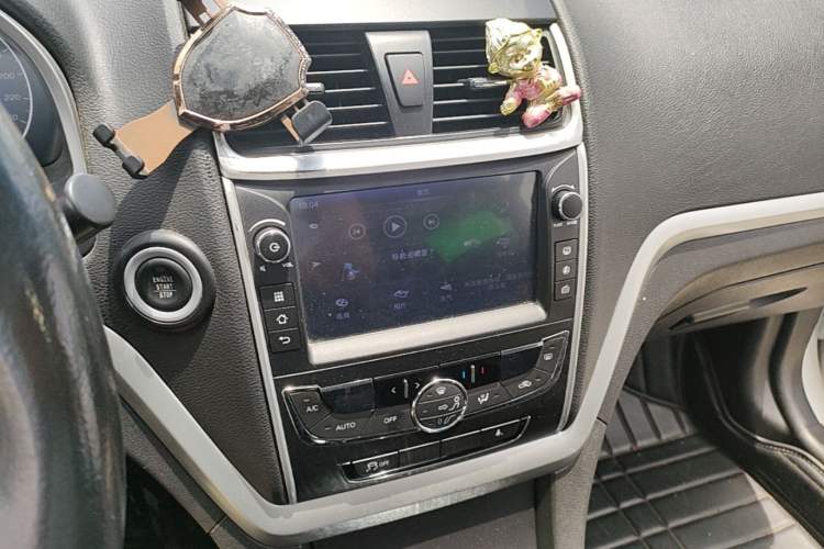 Used Geely Auto Emgrand 2016 Sedan 1.5L Manual Upward Edition Audio And AC Panel