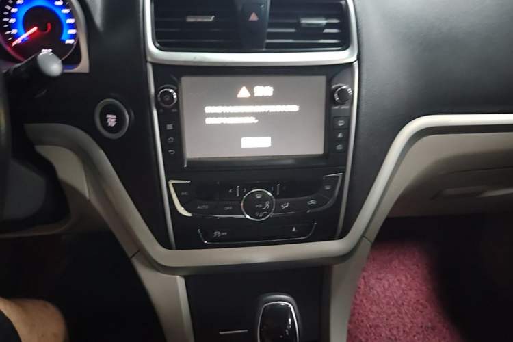 Used Geely Auto Emgrand 2016 Sedan 1.5L CVT Luxury Model Audio And AC Panel