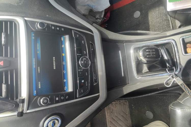 Used Geely Auto Emgrand 2016 Sedan 1.5L Manual Upward Edition Audio And AC Panel