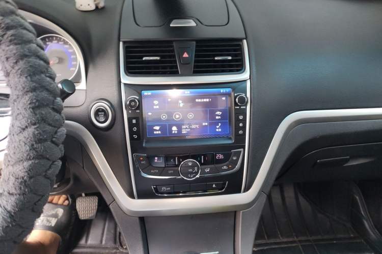 Used Geely Auto Emgrand 2016 Sedan 1.5L Manual Upward Edition Audio And AC Panel