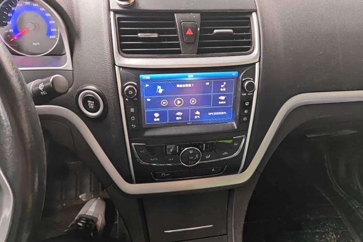 Used Geely Auto Emgrand 2016 Sedan 1.5L Manual Upward Edition Audio And AC Panel