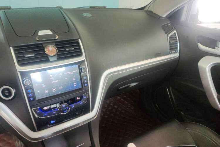 Used Geely Auto Emgrand 2016 Sedan 1.5L Manual Upward Edition Audio And AC Panel