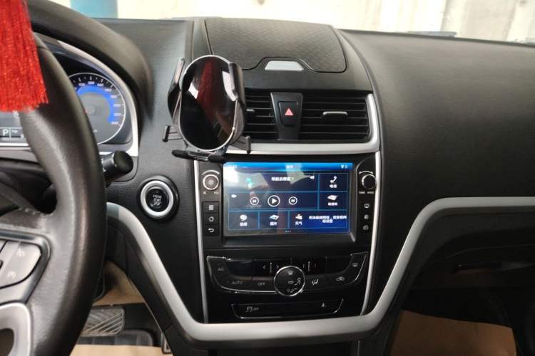 Used Geely Auto Emgrand 2016 Sedan 1.5L CVT Upward Version Audio And AC Panel