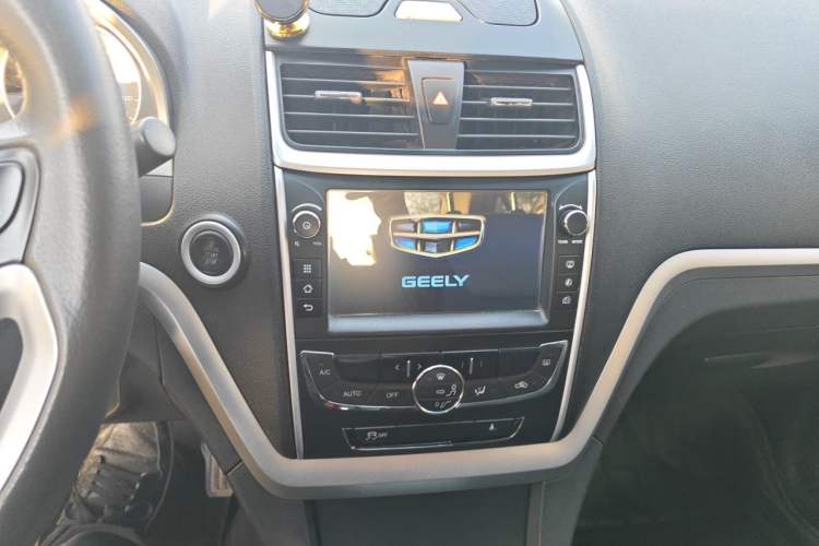 Used Geely Auto Emgrand 2016 Sedan 1.5L Manual Upward Edition Audio And AC Panel