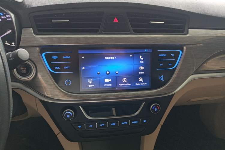 Used Geely Auto Emgrand 2016 Sedan 1.5L CVT Luxury Model Audio And AC Panel