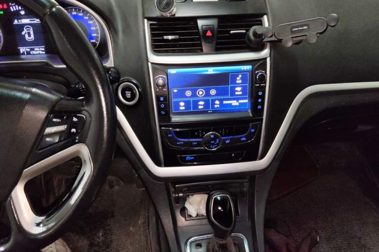 Used Geely Auto Emgrand 2016 Sedan 1.5L CVT Upward Version Audio And AC Panel