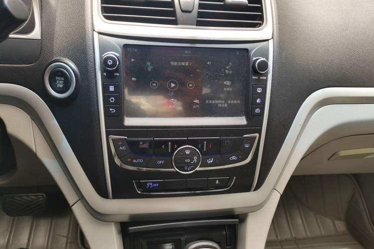 Used Geely Auto Emgrand 2016 Sedan 1.5L CVT Luxury Model Audio And AC Panel
