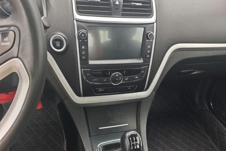 Used Geely Auto Emgrand 2016 Sedan 1.5L Manual Upward Edition Audio And AC Panel