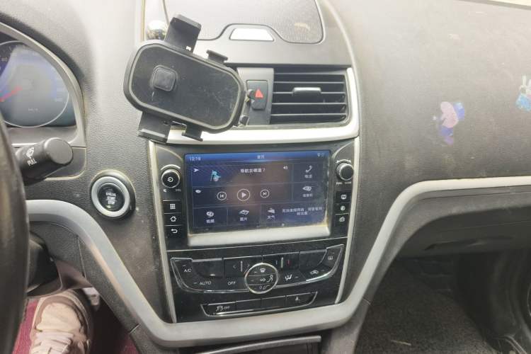 Used Geely Auto Emgrand 2016 Sedan 1.5L Manual Upward Edition Audio And AC Panel