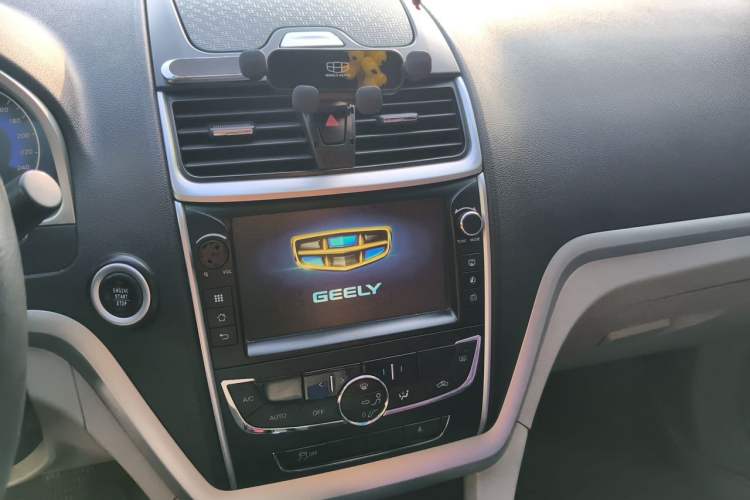 Used Geely Auto Emgrand 2016 Sedan 1.5L Manual Luxury Model Audio And AC Panel