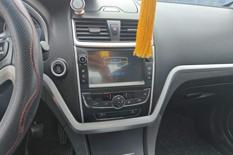 Used Geely Auto Emgrand 2016 Sedan 1.5L Manual Upward Edition Audio And AC Panel