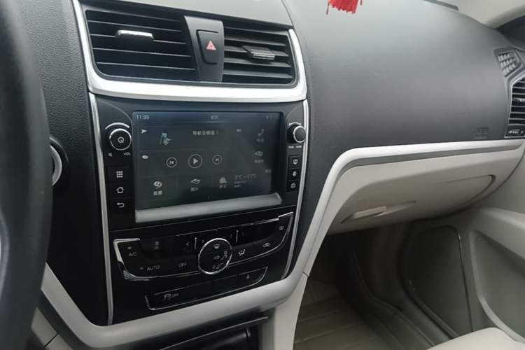 Used Geely Auto Emgrand 2016 Sedan 1.5L Manual Luxury Model Audio And AC Panel