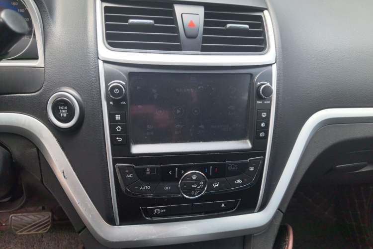 Used Geely Auto Emgrand 2016 Sedan 1.5L CVT Upward Version Audio And AC Panel