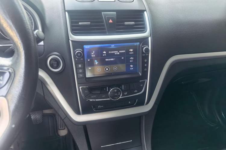 Used Geely Auto Emgrand 2016 Sedan 1.5L Manual Upward Edition Audio And AC Panel