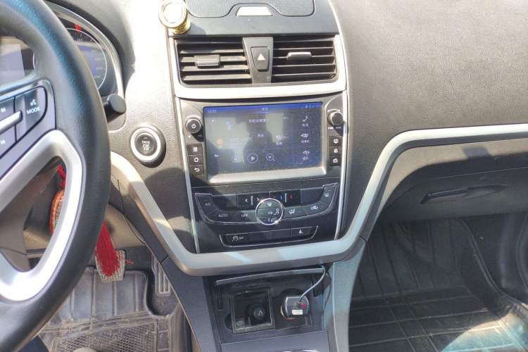Used Geely Auto Emgrand 2016 Sedan 1.5L Manual Upward Edition Audio And AC Panel