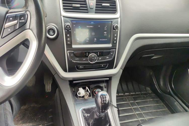 Used Geely Auto Emgrand 2016 Sedan 1.5L Manual Upward Edition Audio And AC Panel