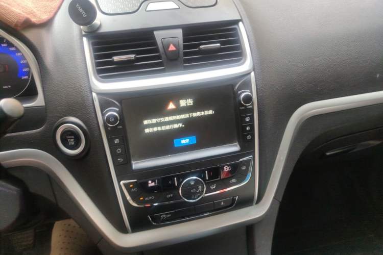 Used Geely Auto Emgrand 2016 Sedan 1.5L Manual Upward Edition Audio And AC Panel