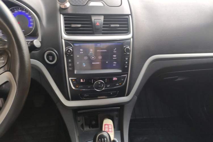 Used Geely Auto Emgrand 2016 Sedan 1.5L Manual Upward Edition Audio And AC Panel