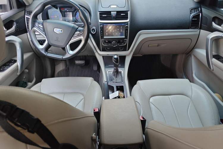 Used Geely Auto Emgrand 2016 Sedan 1.5L CVT Luxury Model Center Console