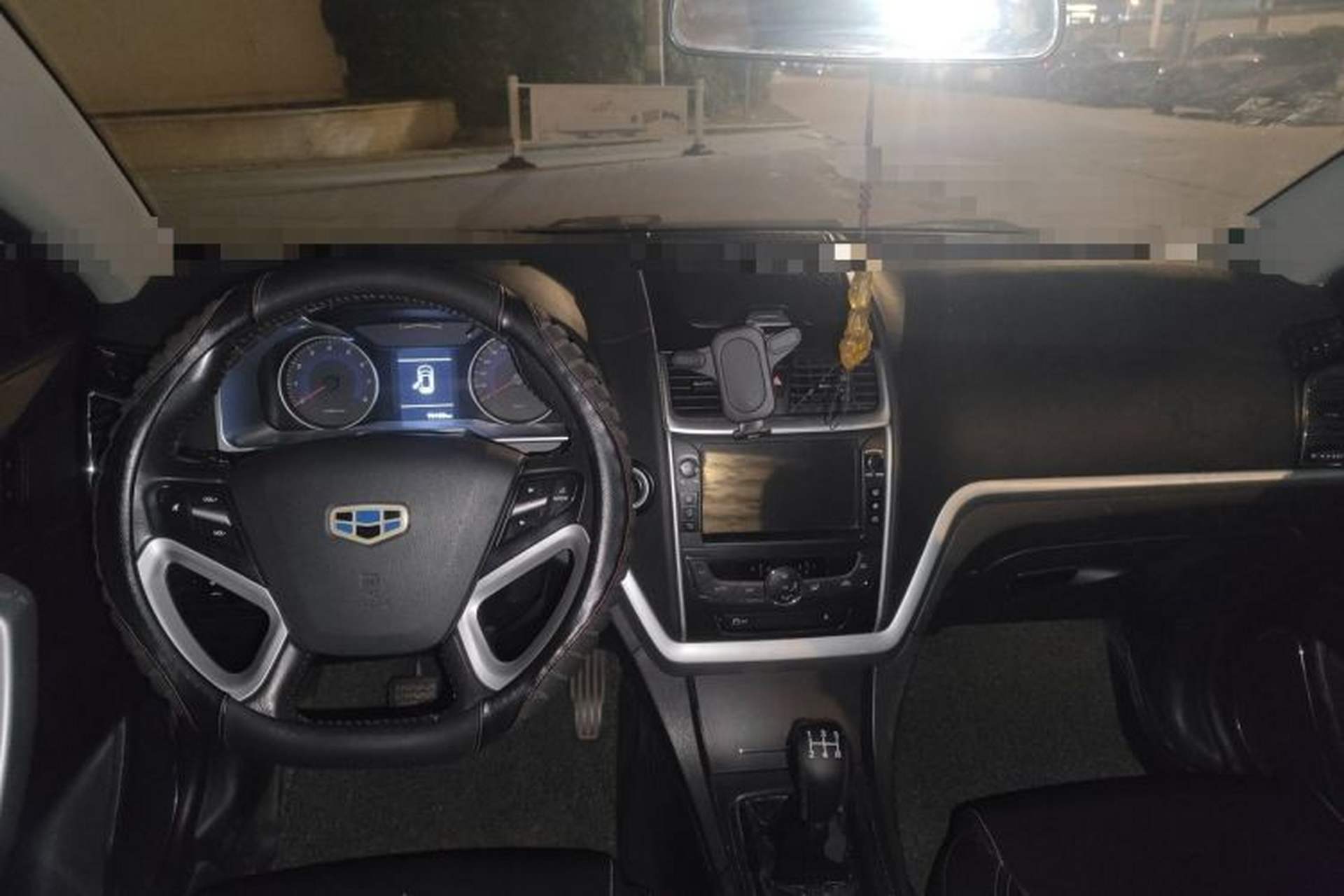 Used Geely Auto Emgrand 2016 Sedan 1.5L Manual Upward Edition Center Console
