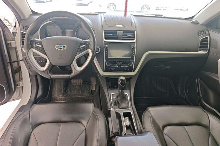 Used Geely Auto Emgrand 2016 Sedan 1.5L CVT Upward Version Center Console