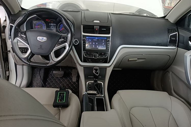 Used Geely Auto Emgrand 2016 Sedan 1.5L CVT Luxury Model Center Console