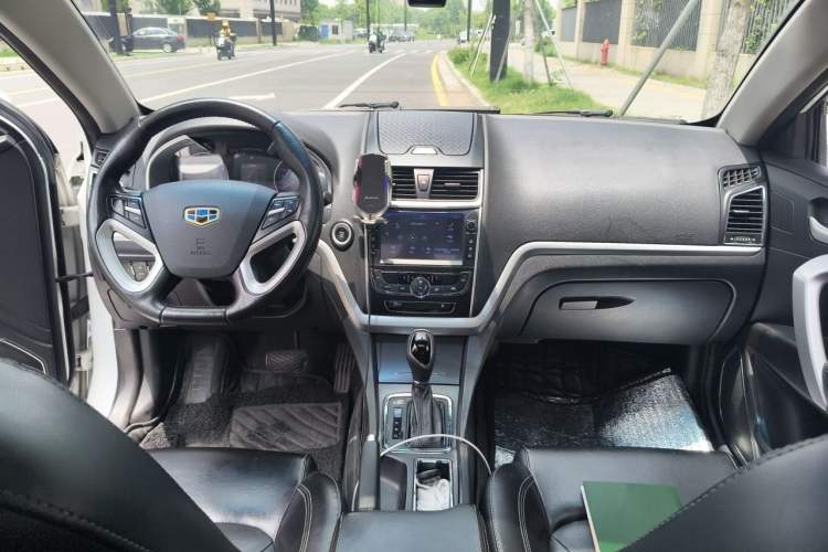Used Geely Auto Emgrand 2016 Sedan 1.3T CVT Upward Edition Center Console