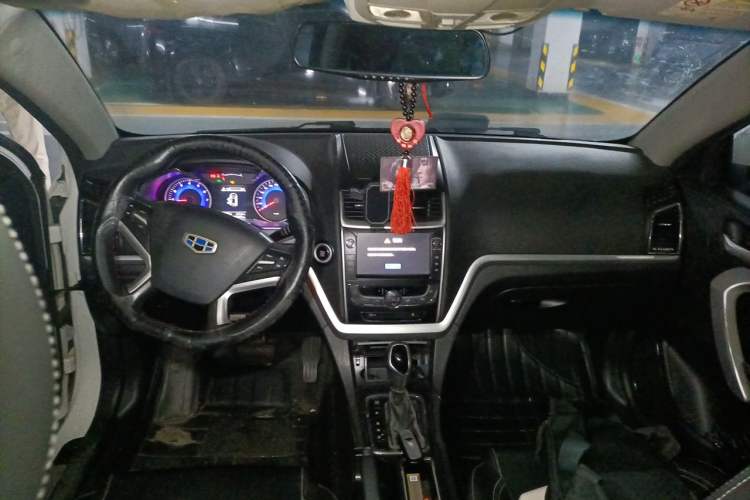 Used Geely Auto Emgrand 2016 Sedan 1.5L CVT Upward Version Center Console