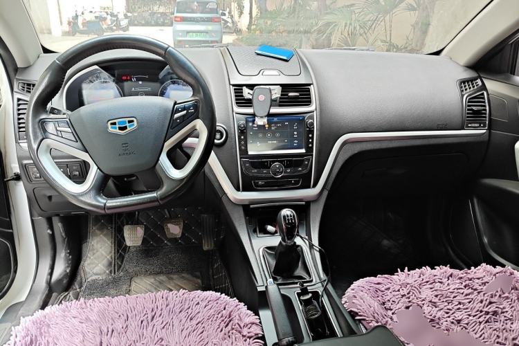 Used Geely Auto Emgrand 2016 Sedan 1.5L Manual Upward Edition Center Console