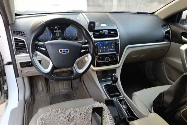 Used Geely Auto Emgrand 2016 Sedan 1.5L Manual Luxury Model Center Console