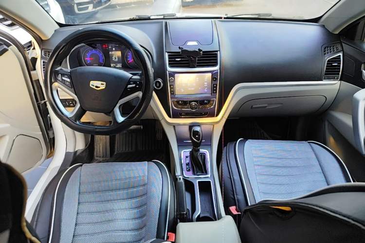 Used Geely Auto Emgrand 2016 Sedan 1.5L CVT Luxury Model Center Console