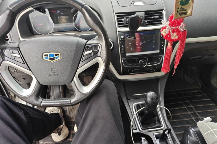 Used Geely Auto Emgrand 2016 Sedan 1.5L Manual Upward Edition Center Console