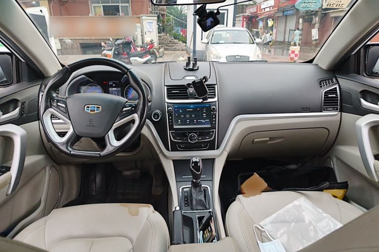 Used Geely Auto Emgrand 2016 Sedan 1.5L CVT Luxury Model Center Console