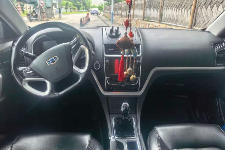 Used Geely Auto Emgrand 2016 Sedan 1.5L Manual Upward Edition Center Console